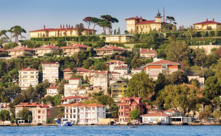 Kuzguncuk: Kültürel Çeşitliliğe Değer Veren Bir İlçe